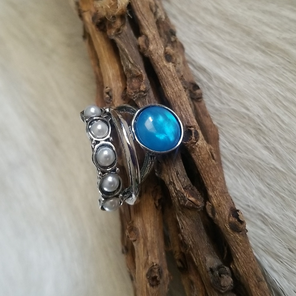 Blue Solitaire Ring - Picture 8 of 8